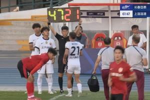 首秀伤退！海港外援梅伦多第62分钟被换下，蒯纪闻替补登场